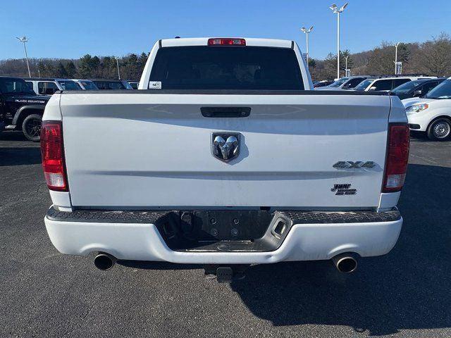 2017 RAM 1500 Express Crew Cab 4x4 57 Box