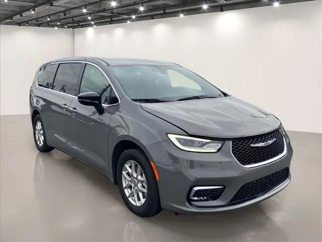 2025 Chrysler Pacifica Select for sale in Williamsville, NY