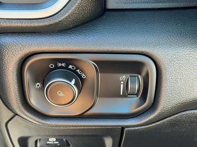 2024 Ram 1500 Big Horn Crew Cab 4x4 5'7" Box