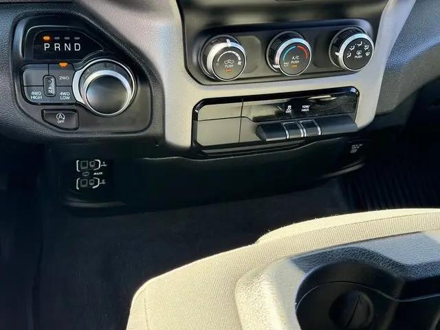 2024 Ram 1500 Big Horn Crew Cab 4x4 5'7" Box