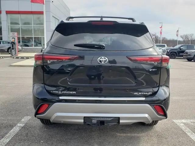 2026 Toyota Highlander Hybrid Platinum