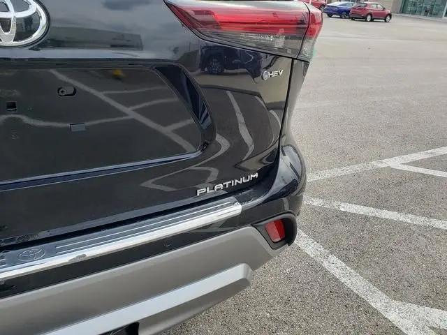 2026 Toyota Highlander Hybrid Platinum