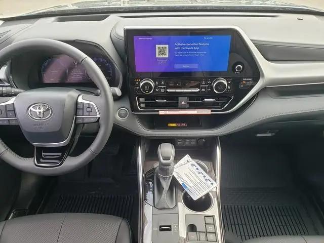 2026 Toyota Highlander Hybrid Platinum