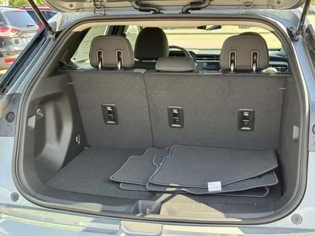 2027 Chevrolet Bolt LT FWD
