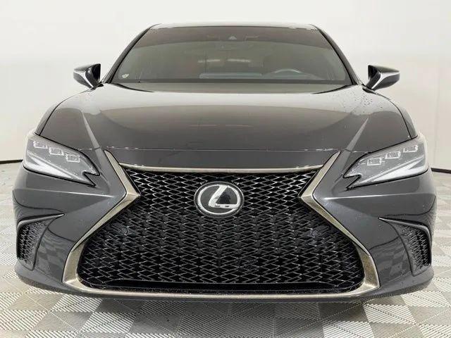 2023 Lexus ES 300h F SPORT Handling
