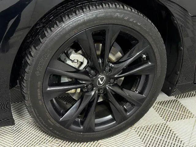 2023 Lexus ES 300h F SPORT Handling