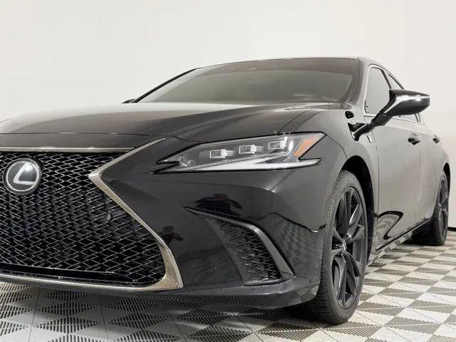 2023 Lexus ES 300h F SPORT Handling