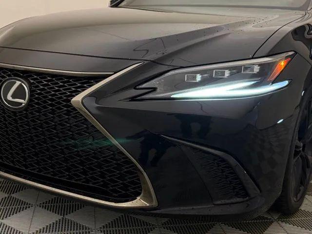 2023 Lexus ES 300h F SPORT Handling