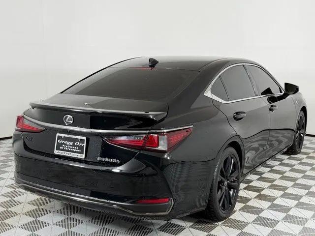 2023 Lexus ES 300h F SPORT Handling