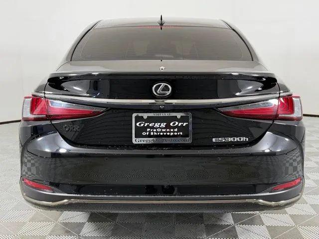 2023 Lexus ES 300h F SPORT Handling