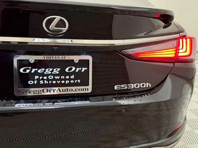 2023 Lexus ES 300h F SPORT Handling