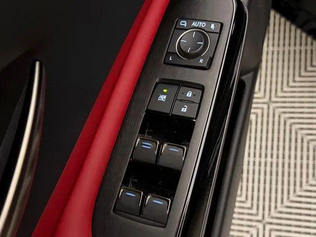 2023 Lexus ES 300h F SPORT Handling