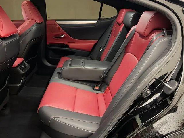2023 Lexus ES 300h F SPORT Handling