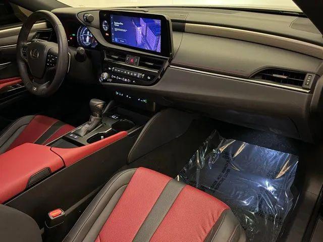 2023 Lexus ES 300h F SPORT Handling