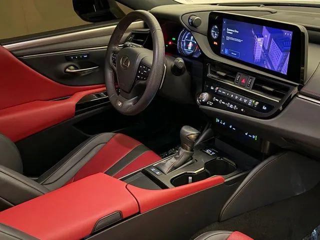 2023 Lexus ES 300h F SPORT Handling