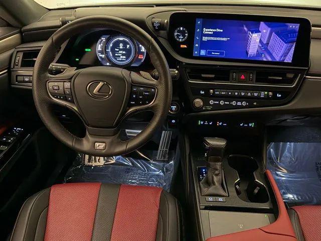 2023 Lexus ES 300h F SPORT Handling