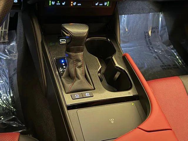 2023 Lexus ES 300h F SPORT Handling
