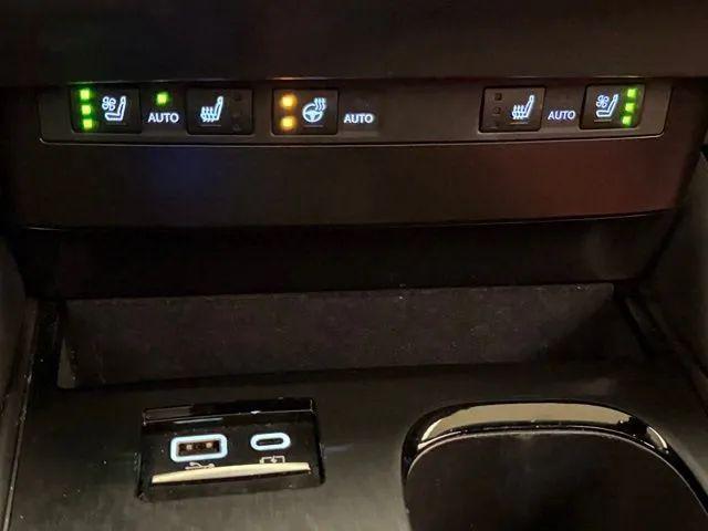 2023 Lexus ES 300h F SPORT Handling