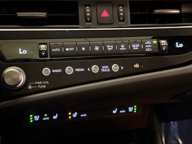 2023 Lexus ES 300h F SPORT Handling