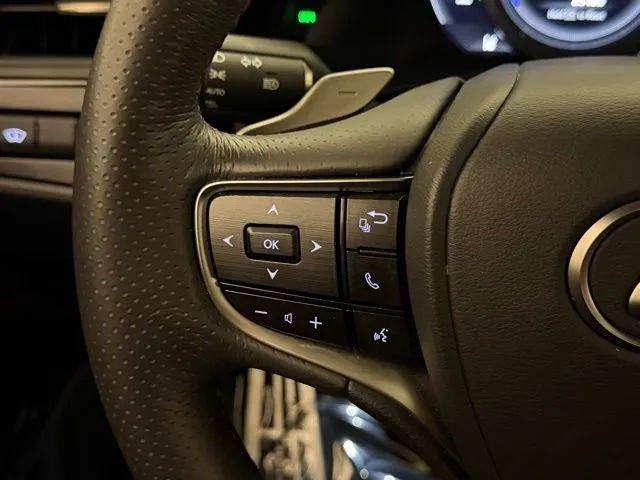 2023 Lexus ES 300h F SPORT Handling