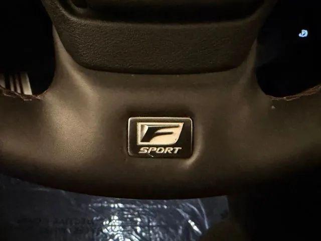 2023 Lexus ES 300h F SPORT Handling
