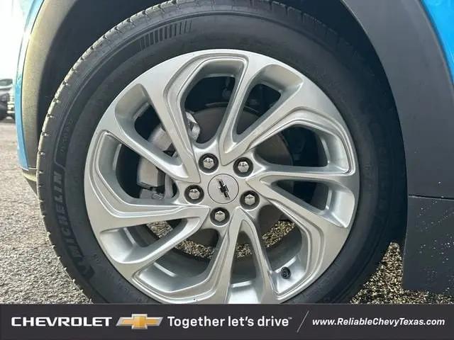 2027 Chevrolet Bolt LT FWD