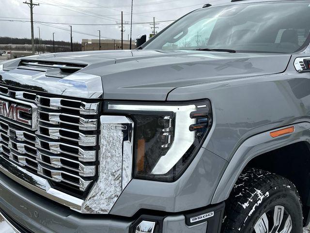2025 GMC Sierra 3500HD 4WD Crew Cab Standard Bed Denali