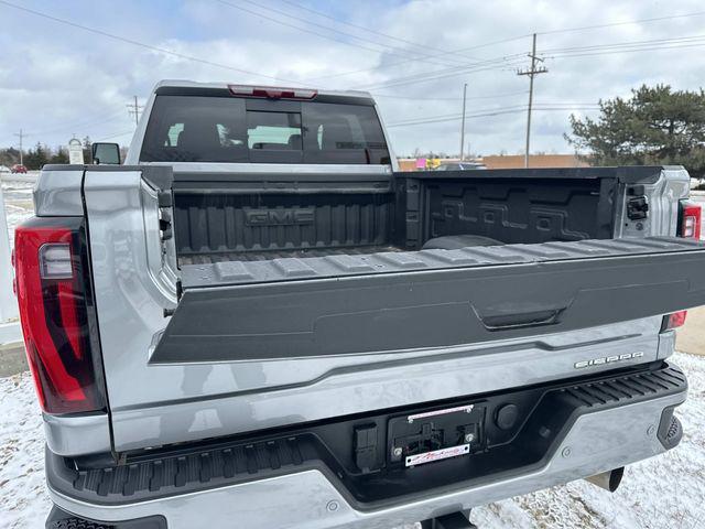 2025 GMC Sierra 3500HD 4WD Crew Cab Standard Bed Denali