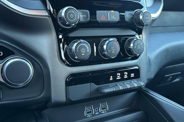 2026 Ram 1500 Express Crew Cab 4x4 57 Box