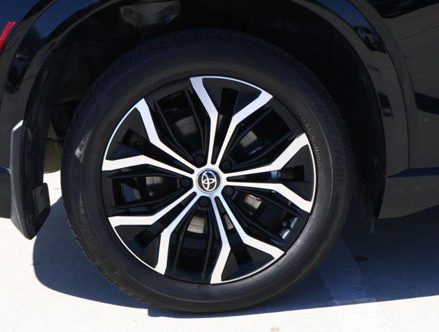 2025 Toyota Crown Signia XLE