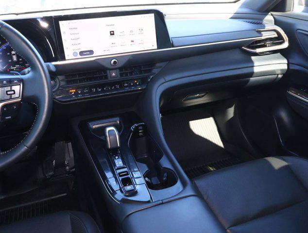 2025 Toyota Crown Signia XLE