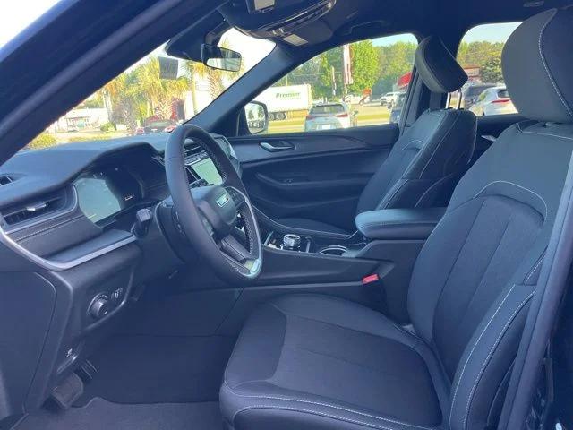 2026 Jeep Grand Cherokee Laredo 4x2