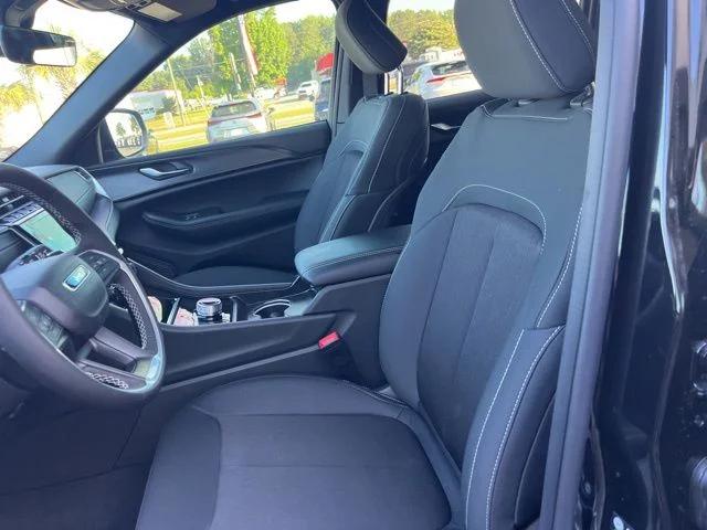 2026 Jeep Grand Cherokee Laredo 4x2