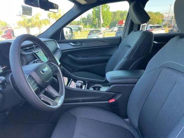 2026 Jeep Grand Cherokee Laredo 4x2