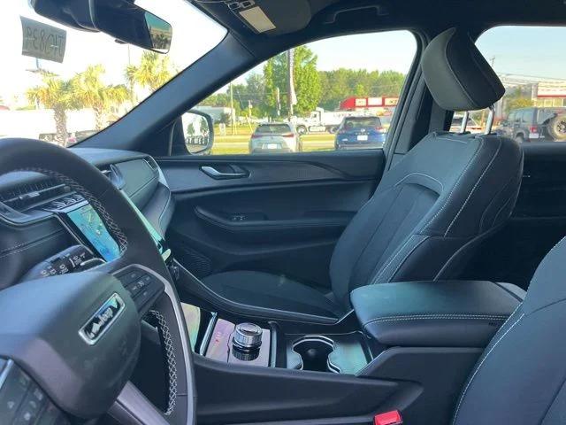 2026 Jeep Grand Cherokee Laredo 4x2