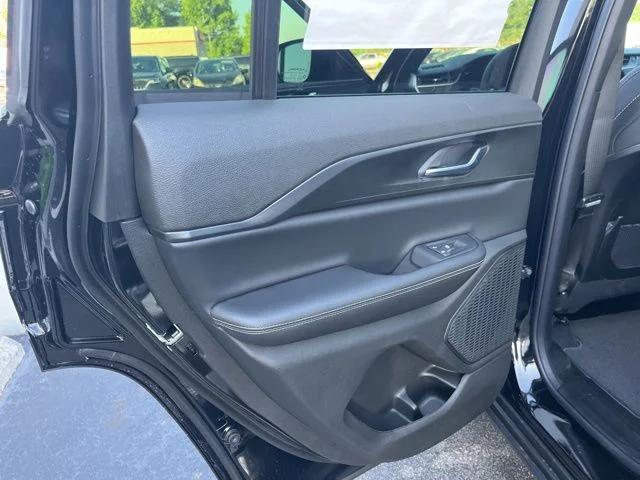 2026 Jeep Grand Cherokee Laredo 4x2