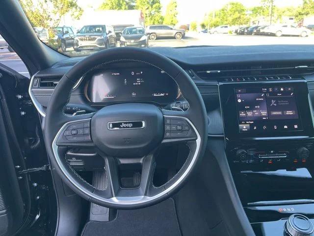 2026 Jeep Grand Cherokee Laredo 4x2
