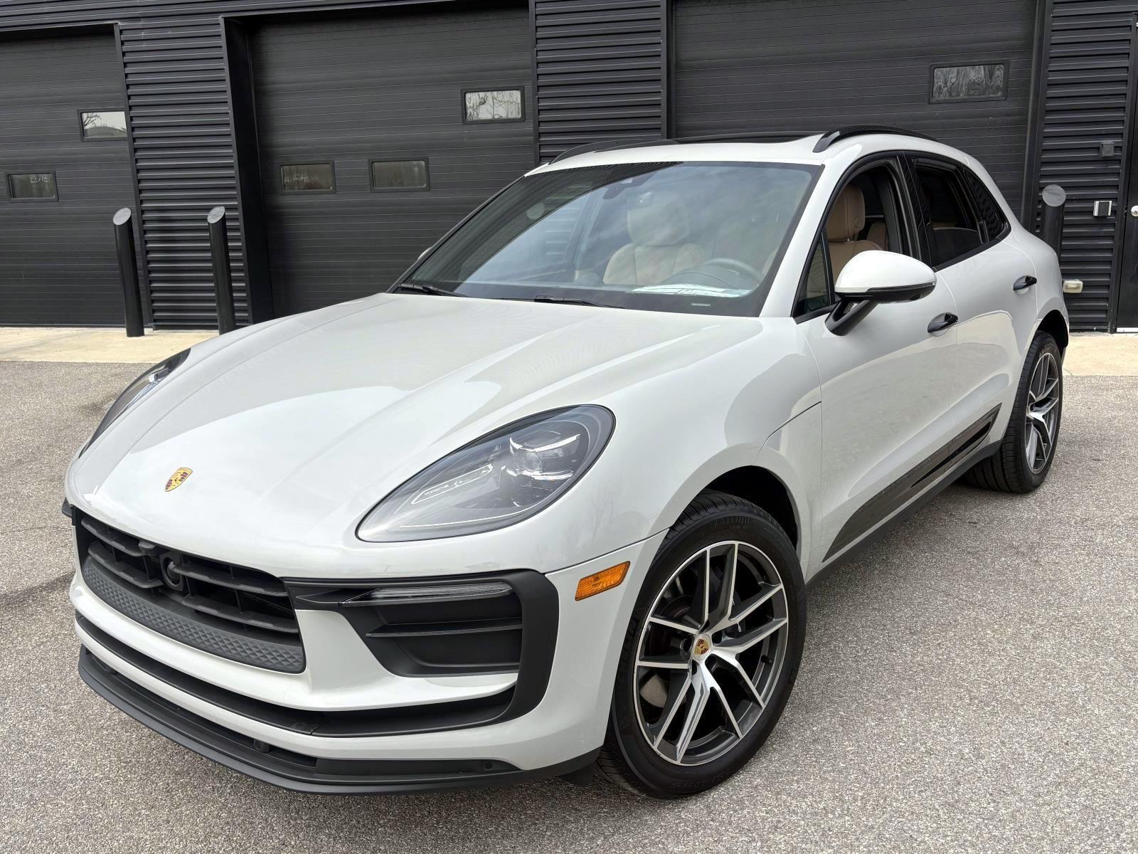 /2025 Porsche Macan