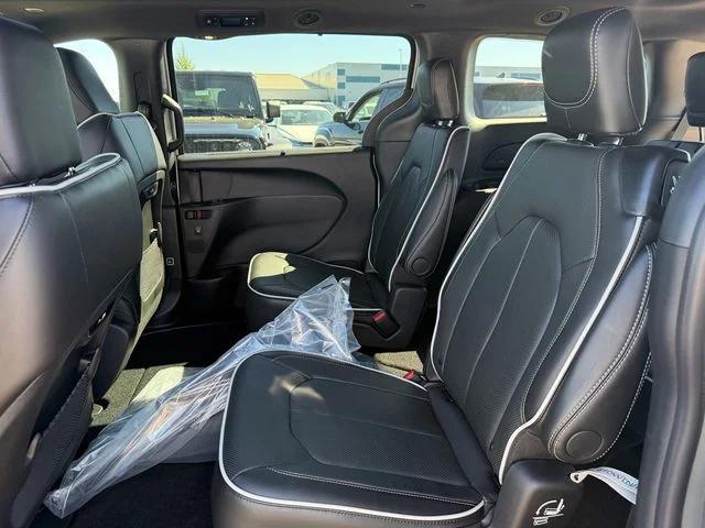 2026 Chrysler Pacifica Limited AWD