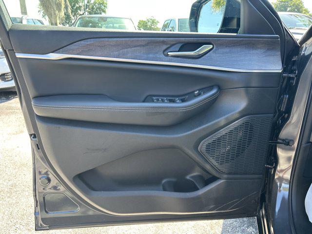 2026 Jeep Grand Cherokee Altitude 4x2