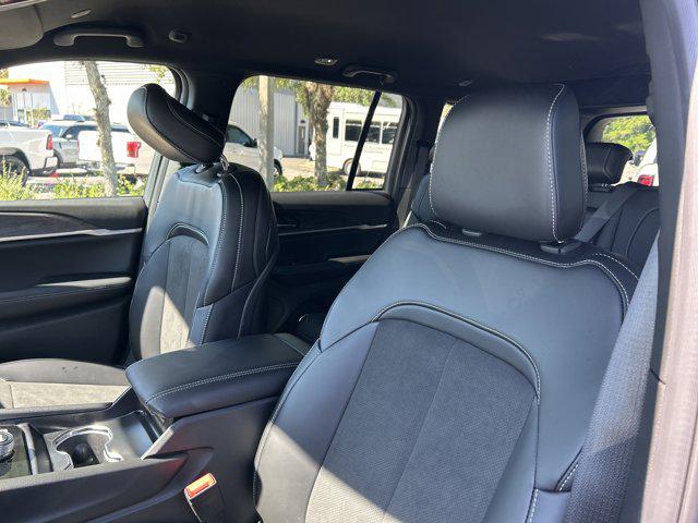 2026 Jeep Grand Cherokee Altitude 4x2
