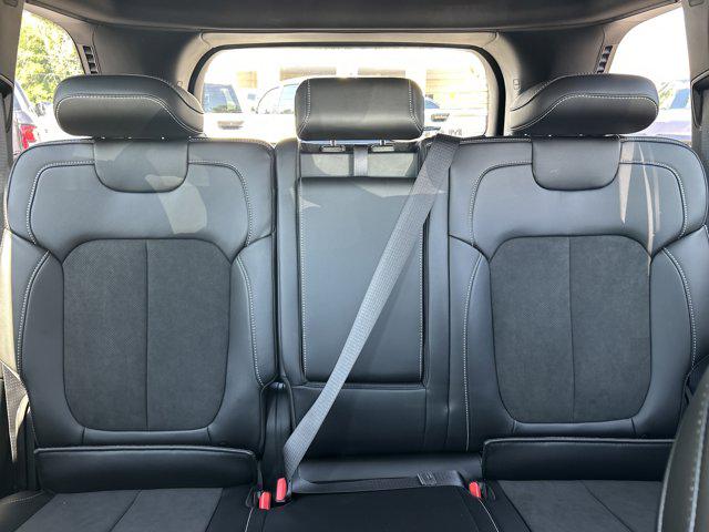 2026 Jeep Grand Cherokee Altitude 4x2