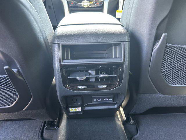 2026 Jeep Grand Cherokee Altitude 4x2