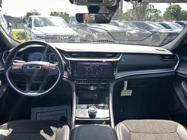 2026 Jeep Grand Cherokee Altitude 4x2