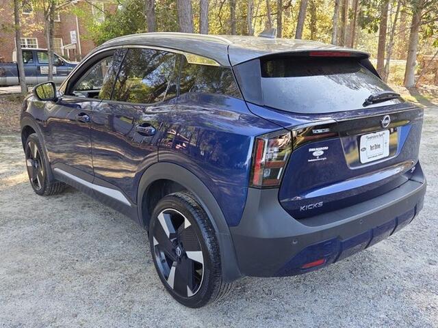 2025 Nissan Kicks SR FWD