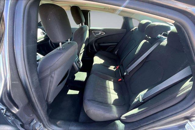 2016 Chrysler 200 Limited