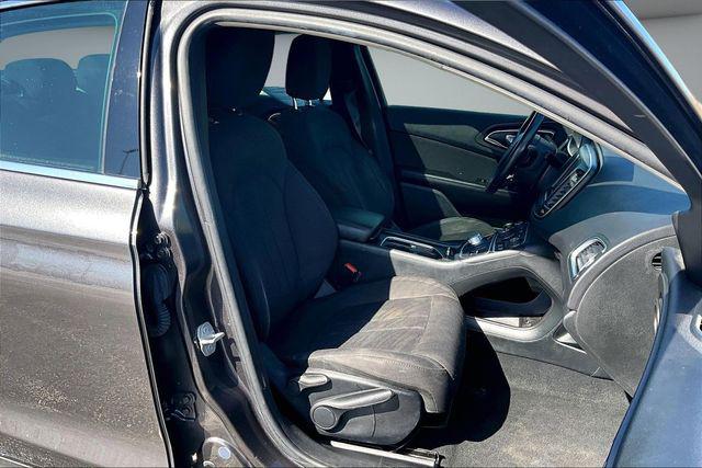 2016 Chrysler 200 Limited