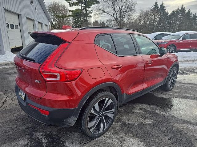 2023 Volvo XC40 B5 Plus Dark Theme