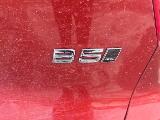 2023 Volvo XC40 B5 Plus Dark Theme