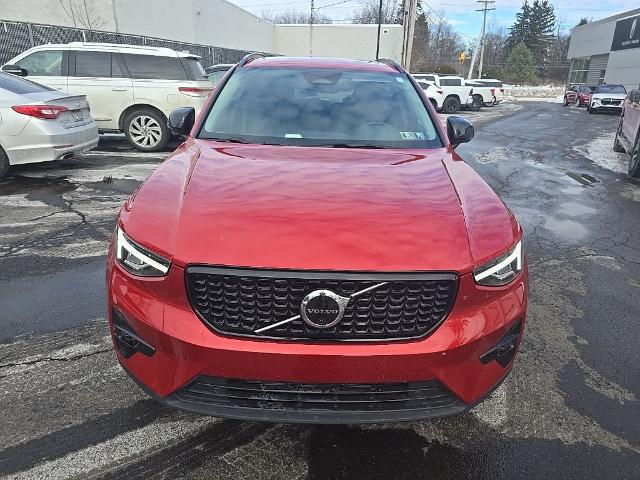 2023 Volvo XC40 B5 Plus Dark Theme